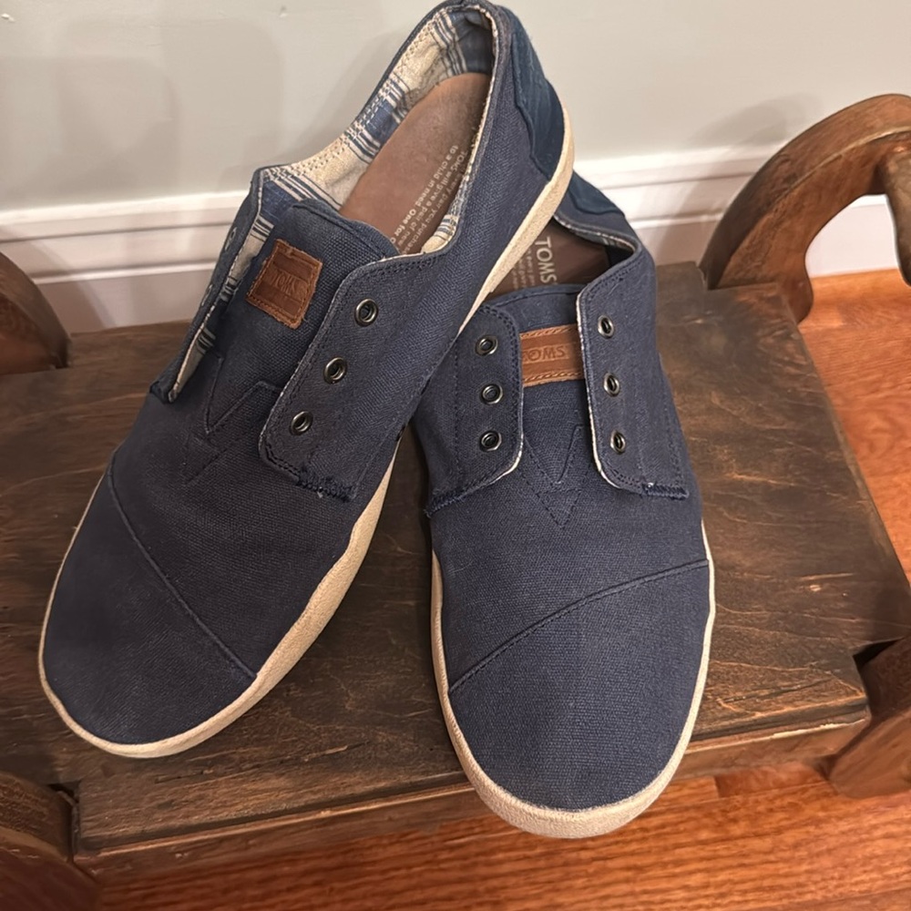 Navy Blue Toms
